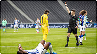 Nach seinem Platzverweis für zwei Spiele gesperrt: Gladbach-Keeper Yann Sommer © imago