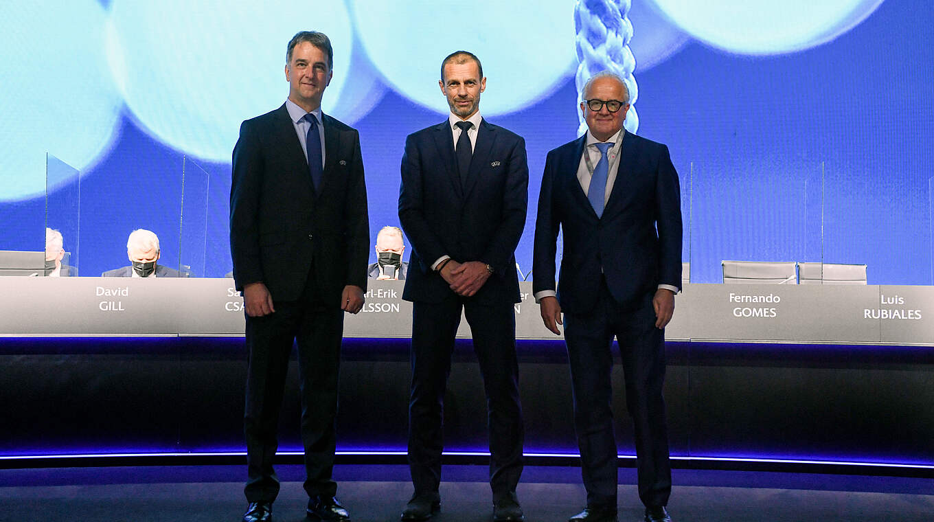 Beim UEFA-Kongress in Montreux: Michele Uva, Aleksander Čeferin, Fritz Keller (v.l.) © UEFA