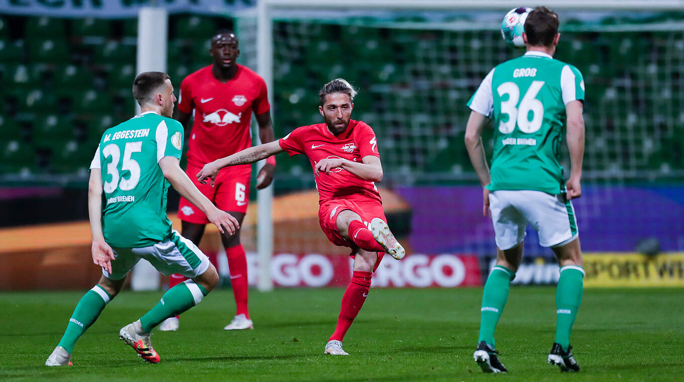 Ankerpunkt im Leipziger Mittelfeld: Kevin Kampl (2.v.r.) setzt sich durch © Thomas Böcker/DFB