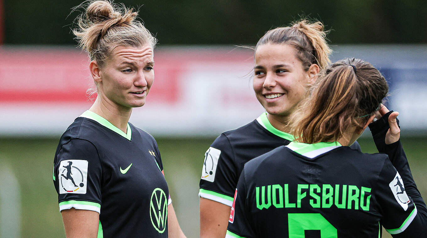 Lena Oberdorf über die VfL-Kapitänin (l.): "Alex Popp verkörpert den VfL Wolfsburg" © imago images/Beautiful Sports