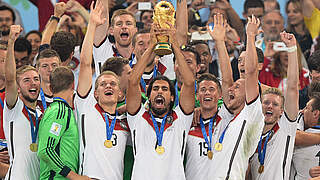 Sami Khedira lifts the World Cup trophy in 2014. © imago