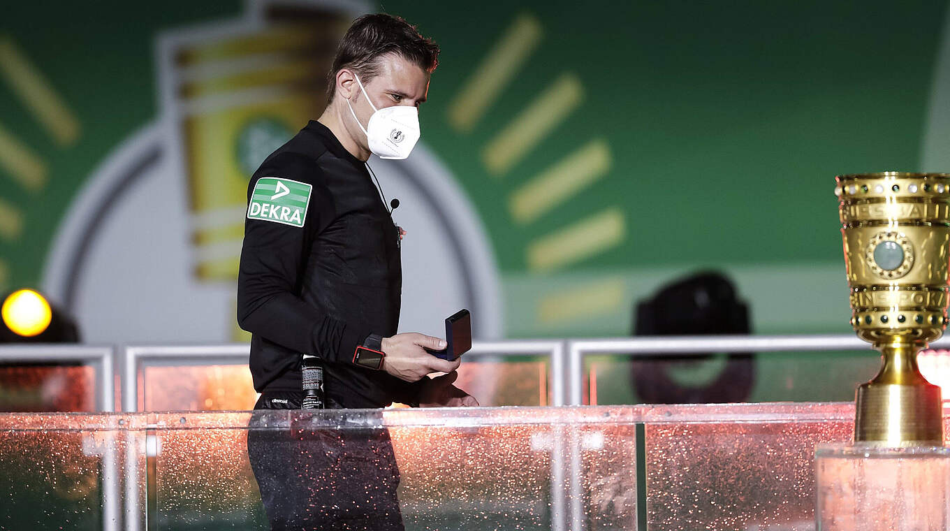 Dieses Jahr im DFB-Pokalfinale im Einsatz: Dr. Felix Brych © Imago