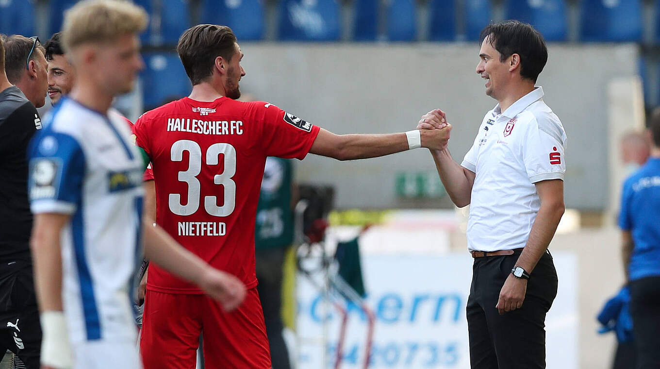 Nietfeld mit Trainer Schnorrenberg (r.): "Wir könnten die HFC-Fans begeistern" © imago