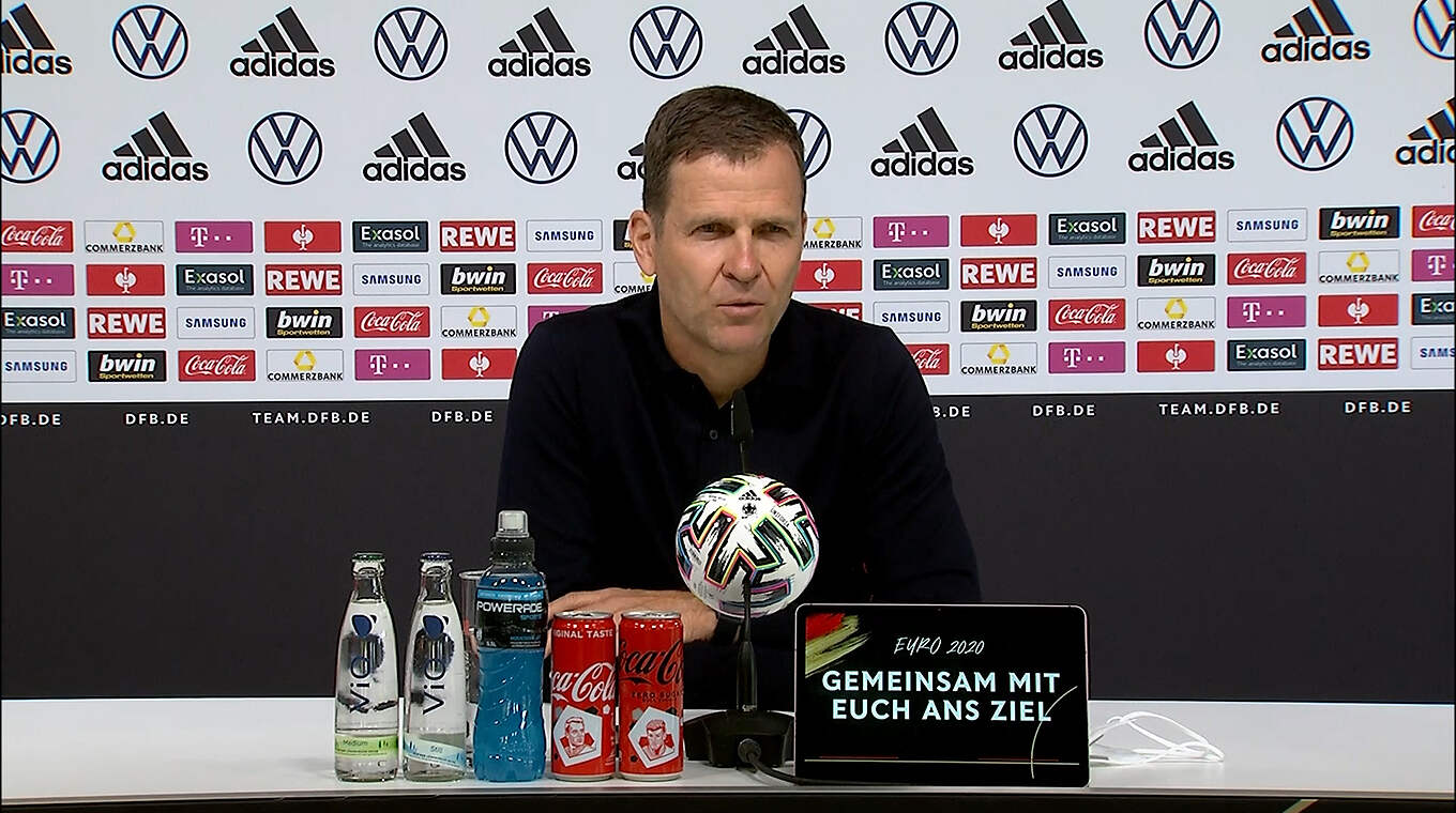 Bierhoff: "Thomas Müller and Mats Hummels are able to support us right away." © DFB-TV