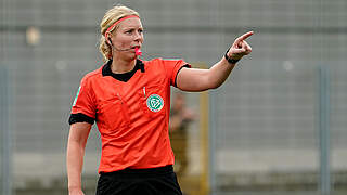 Seit 2010 Frauen-Bundesliga-Schiedsrichterin: Mirka Derlin aus Bad Schwartau © imago