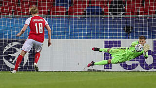 Packt im Elfmeterschießen gegen Dänemark zweimal zu: Torwart Finn Dahmen © AFP/Getty Images