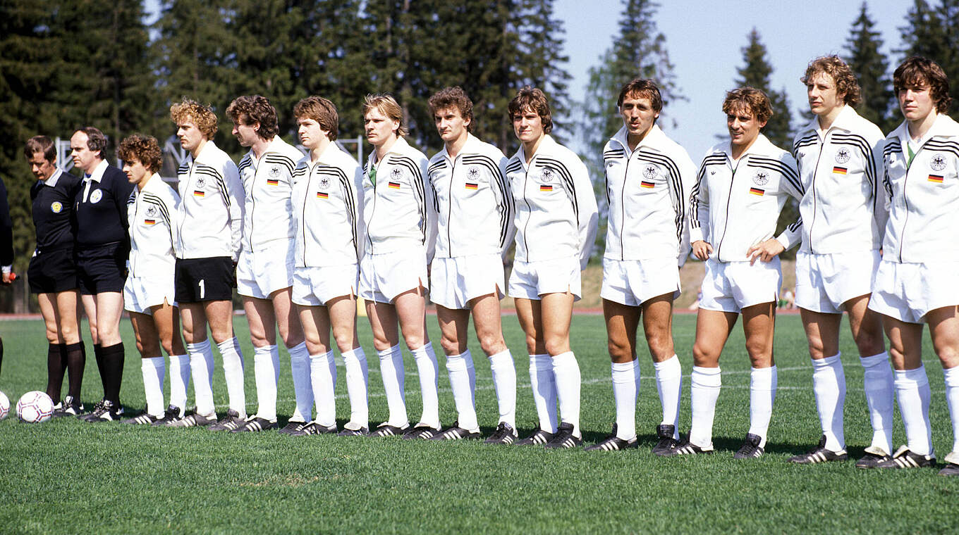 Gespickt mit späteren 1990er-Weltmeistern: Die U 21 anno 1981 um Lothar Matthäus (r.) © imago