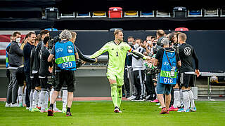 Manuel Neuer receives a guard of honour ahead of his 100th cap against Latvia.  © GES/Markus Gilliar