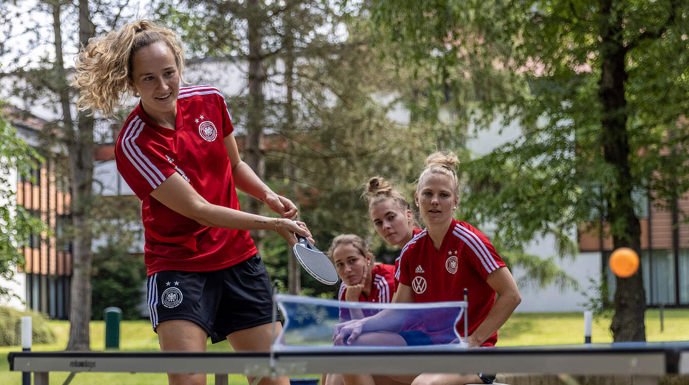 Dongus (l.): "Es war von Anfang an ein offenes Verhältnis zum kompletten Team" © DFB/Maja Hitij/Getty Images