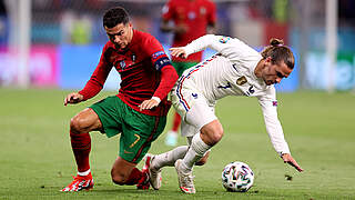 Weltstars im Duell: Portugals Cristiano Ronaldo gegen den Franzosen Antoine Griezmann © Getty Images
