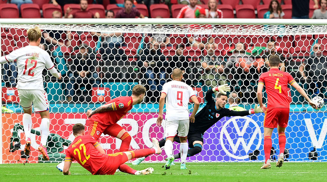 Schuss ins Glück: Kasper Dolberg bringt Dänemark gegen Wales in Führung © Getty Images