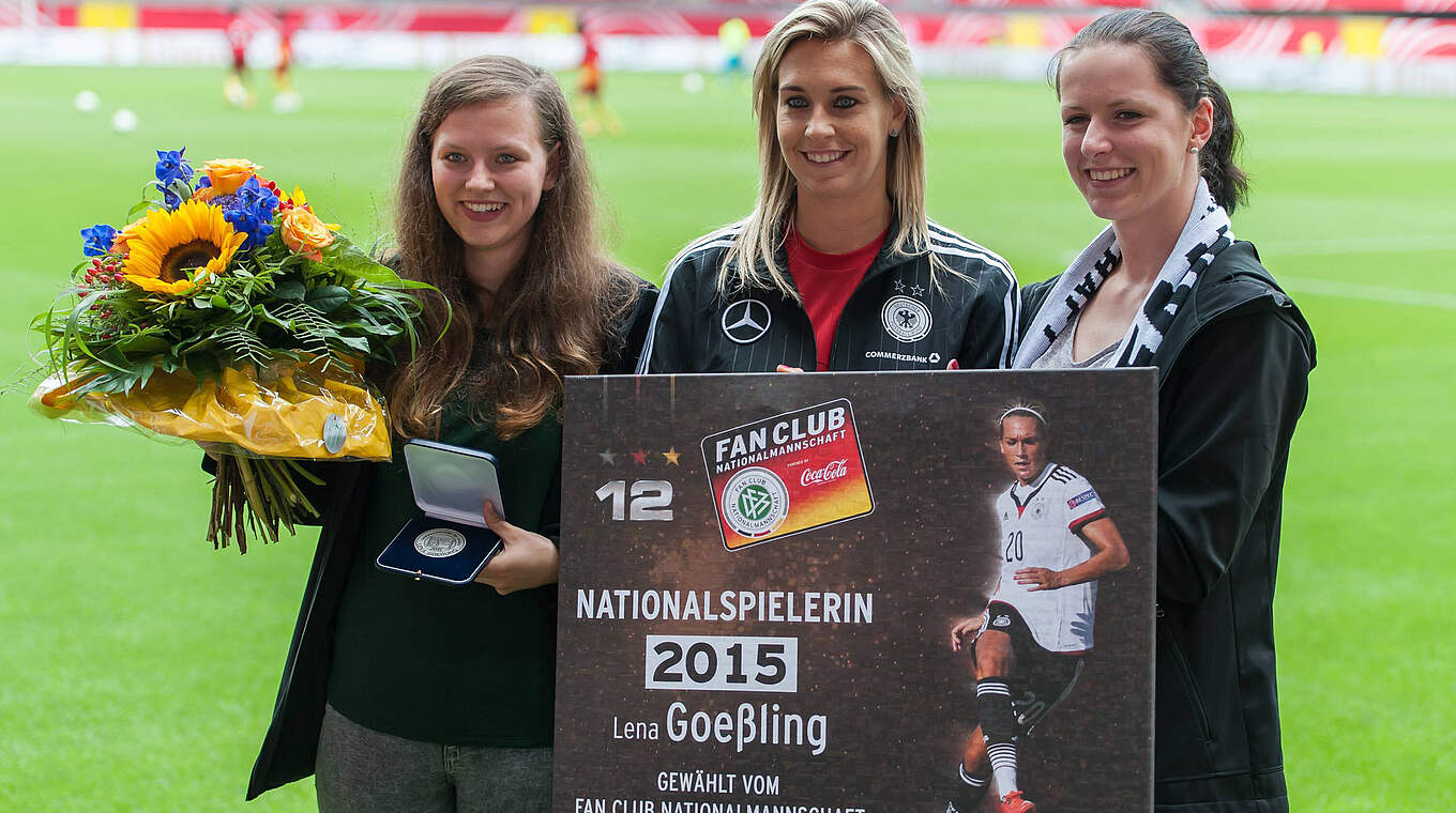 Nationalspielerin des Jahres: Goeßling (M.) wird 2015 ausgezeichnet © Imago