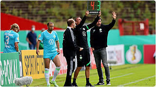 Ein Wechsel zu viel: Wolfsburg-Trainer van Bommel bringt Mehmedi und Bornauw © 2021 Getty Images