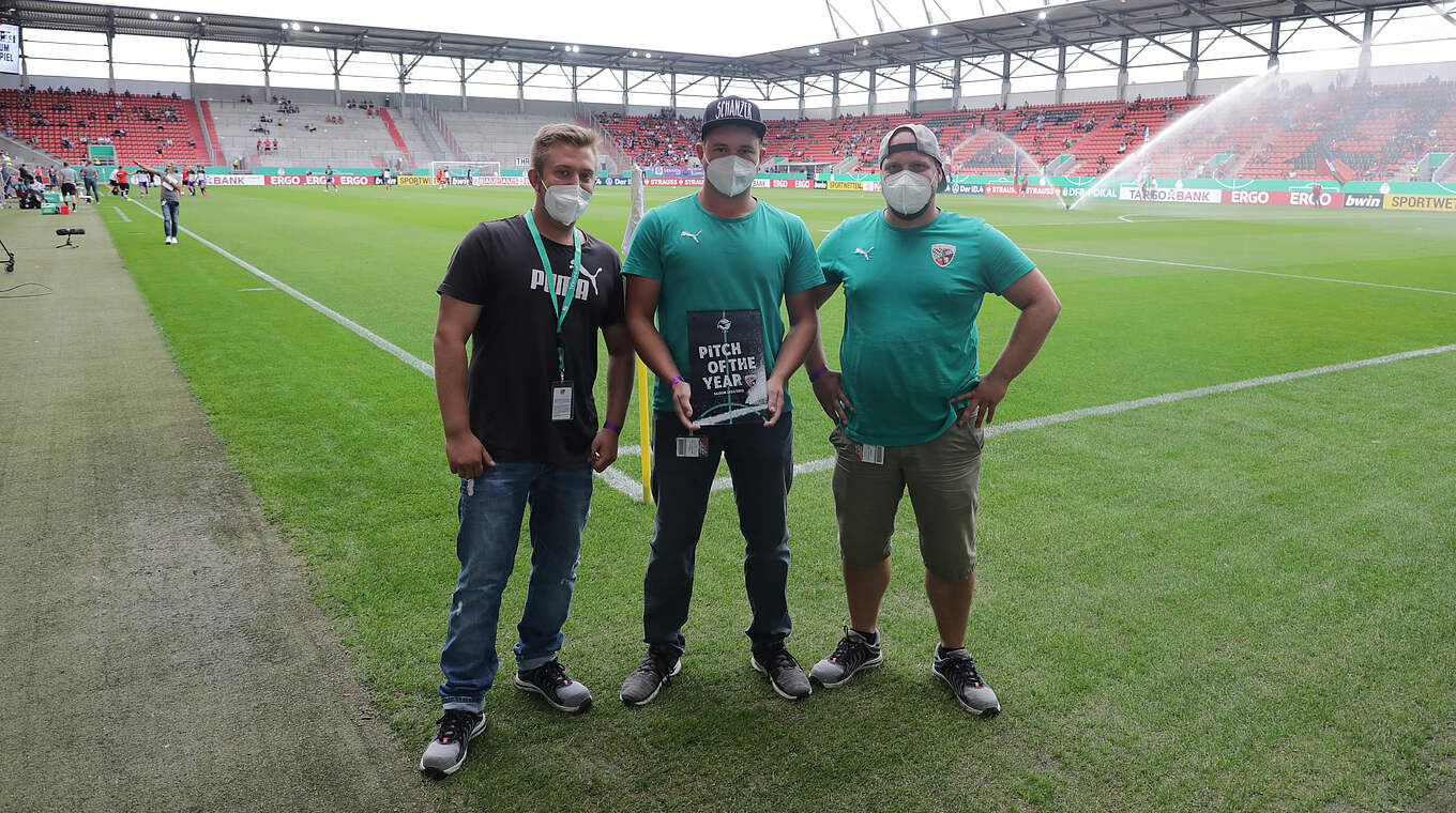 Greenkeeper des FCI: Dominique Weber, Matthias Gerneth und Christopher Maid (v.l.) © 2021 Getty Images