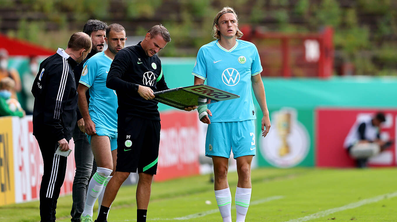 Wolfsburger Wechsel: Trainer van Bommel bringt Mehmedi und Bornauw (r.) © Getty Images