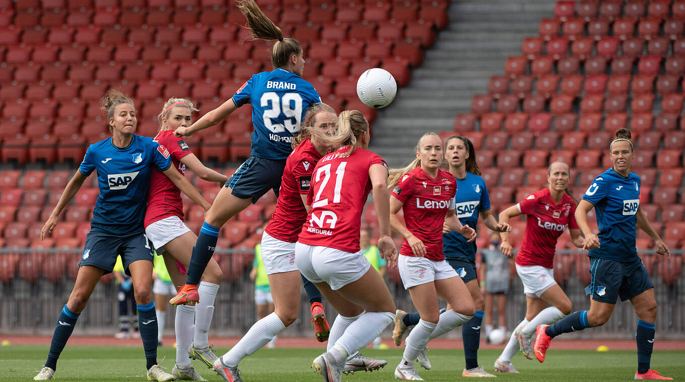 Umkämpftes Spiel in Zürich: Hoffenheim setzt sich gegen Valur Reykjavik durch © imago