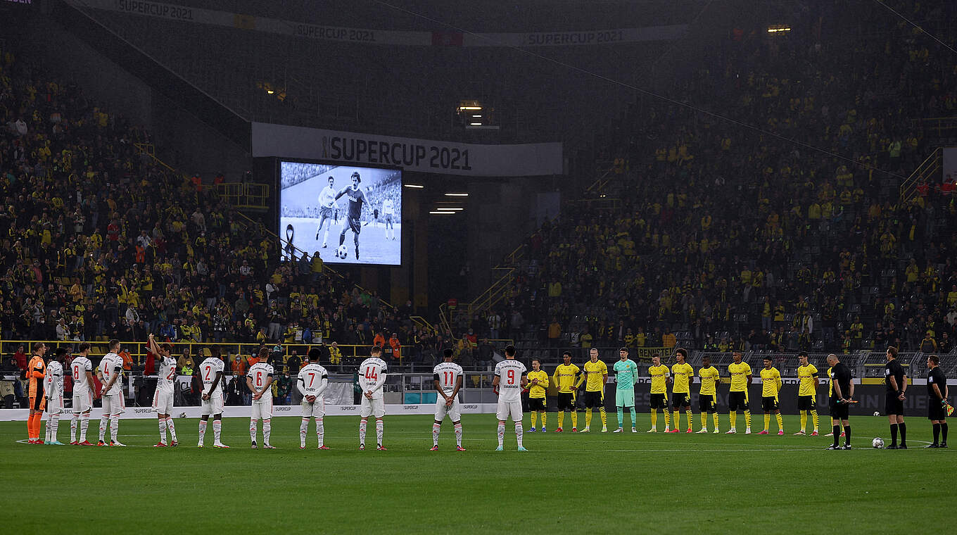 Gedenken: Der Supercup beginnt mit einer Schweigeminute für Gerd Müller © Getty Images
