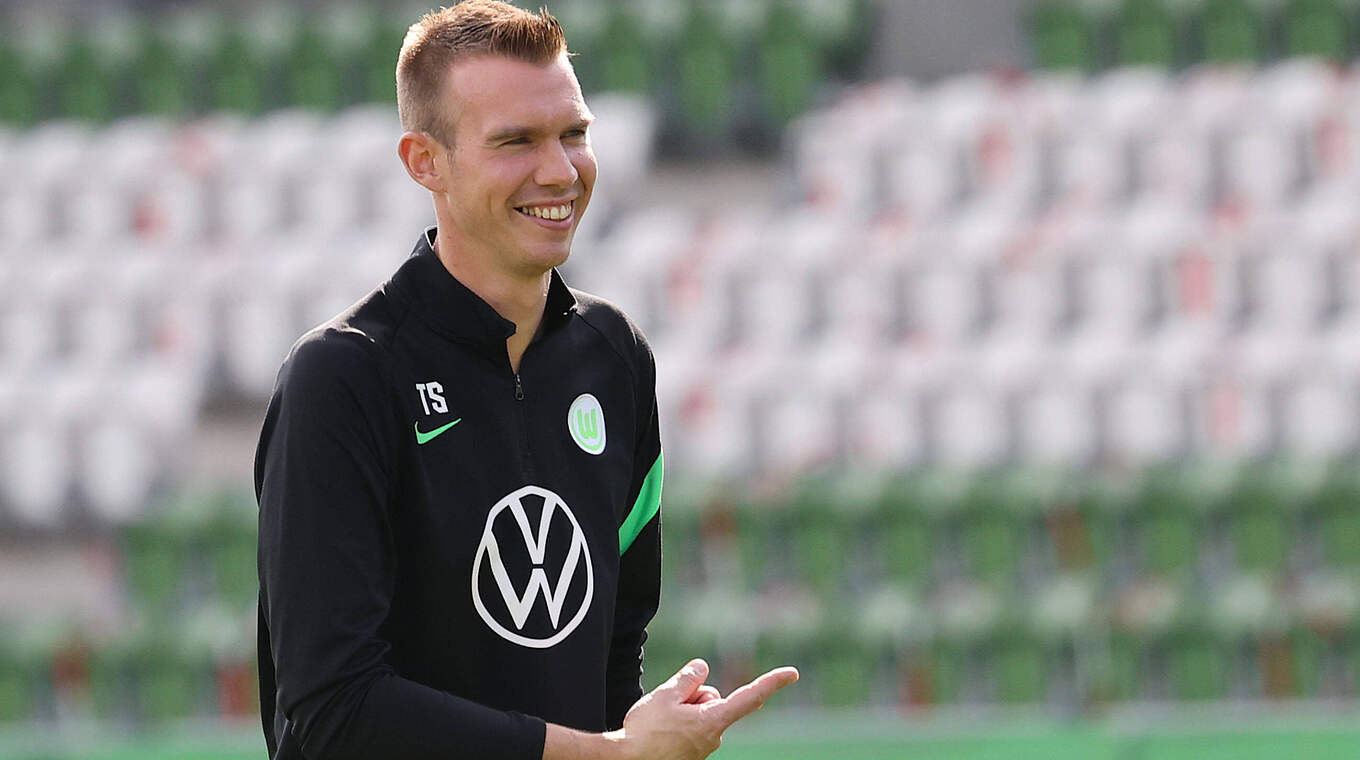 "Langweilig ist mir definitiv noch nicht geworden": Wolfsburg-Trainer Tommy Stroot © imago images