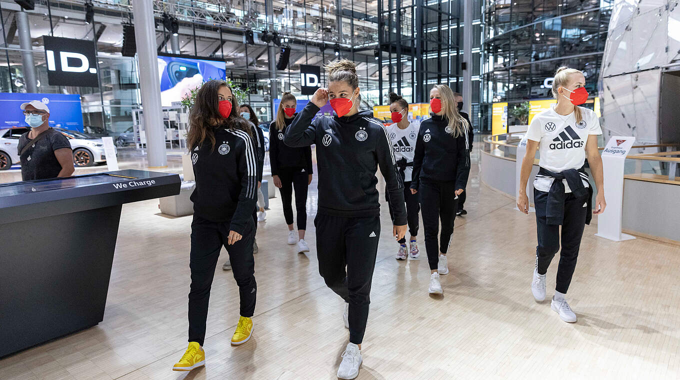 Delegation in Dresden: Die DFB-Frauen im Herzen der Produktionsstätte © DFB/Maja Hitij/Getty Images
