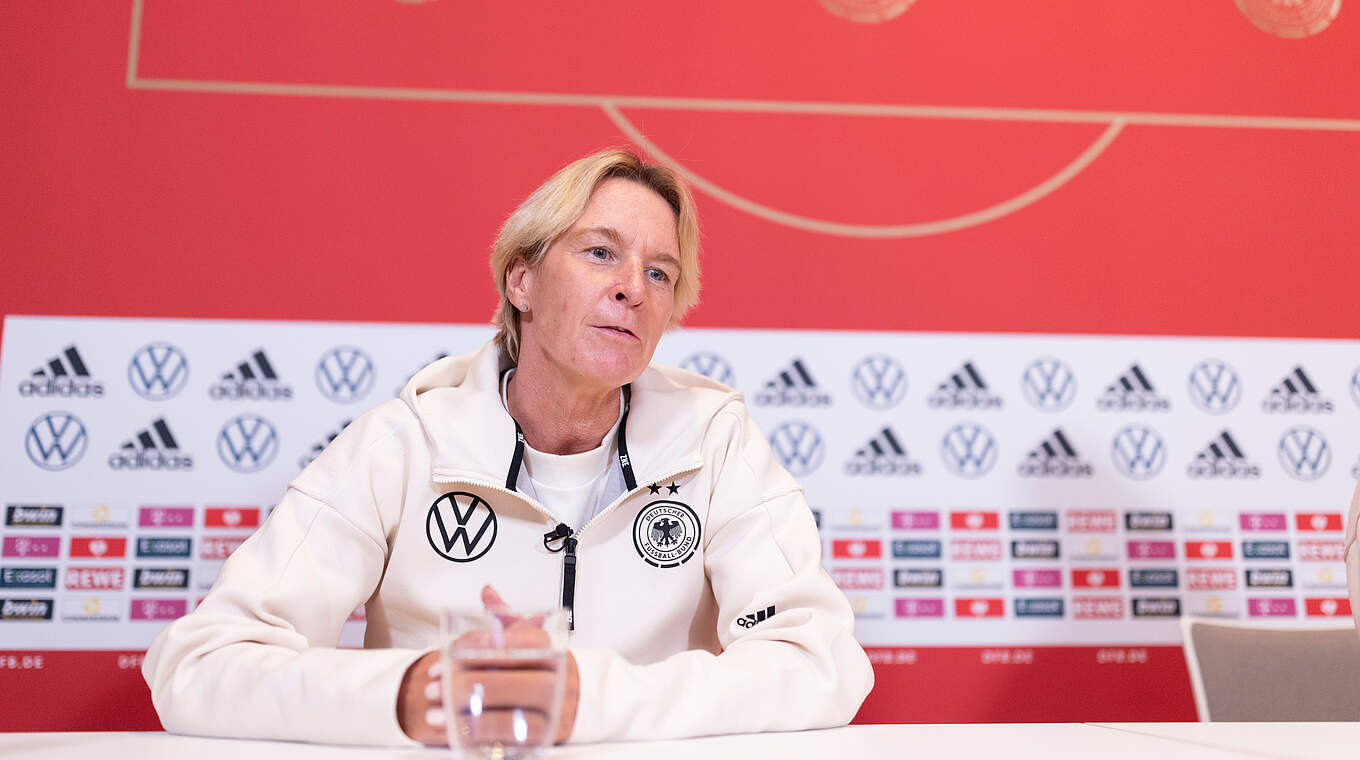 Voss-Tecklenburg: "Wir spielen für alle, die da sind, aber auch für die am Fernsehen" © DFB/Maja Hitij/Getty Images