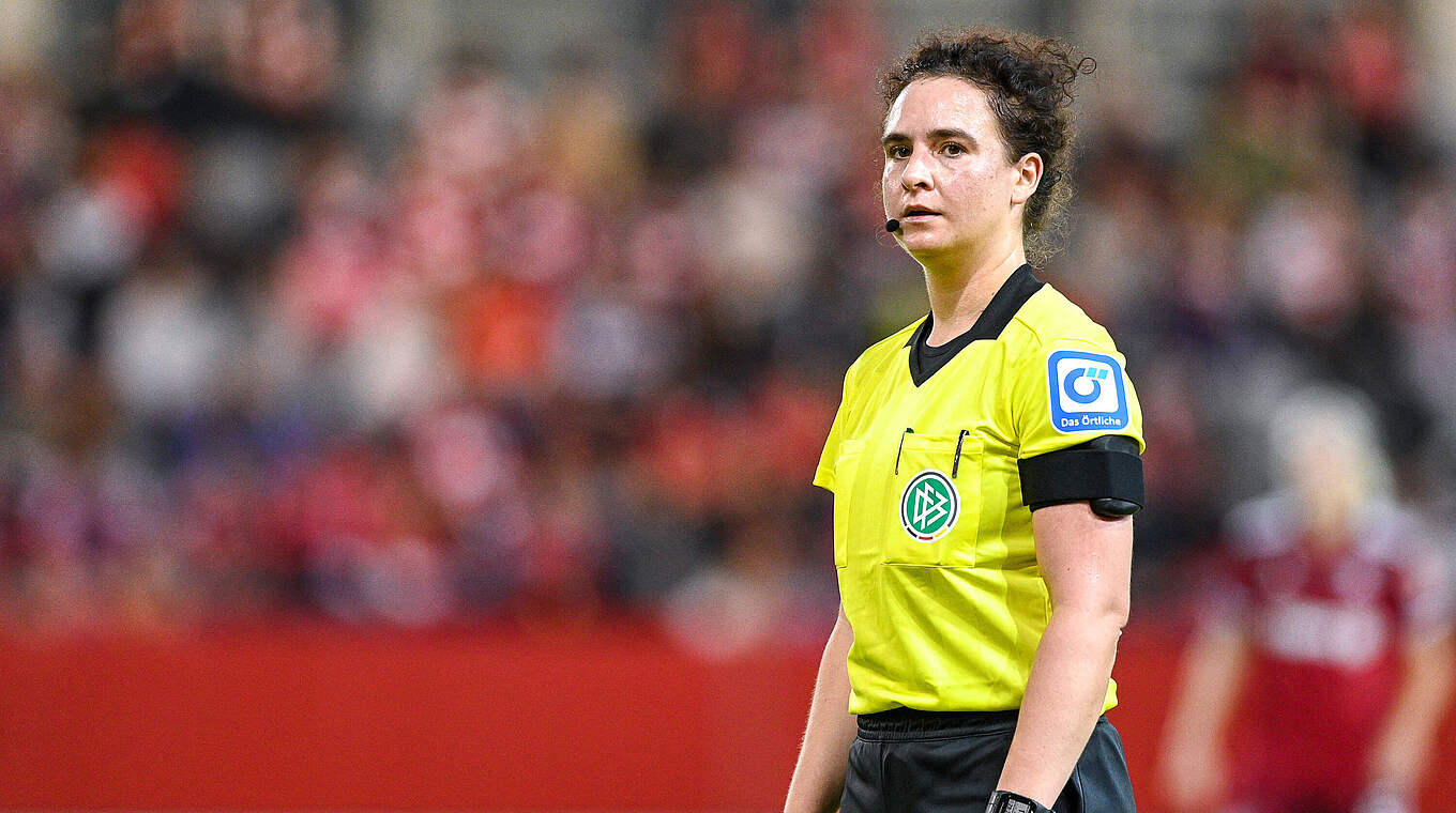 Seit 2017 Frauen-Bundesliga-Schiedsrichterin: Laura Duske © imago