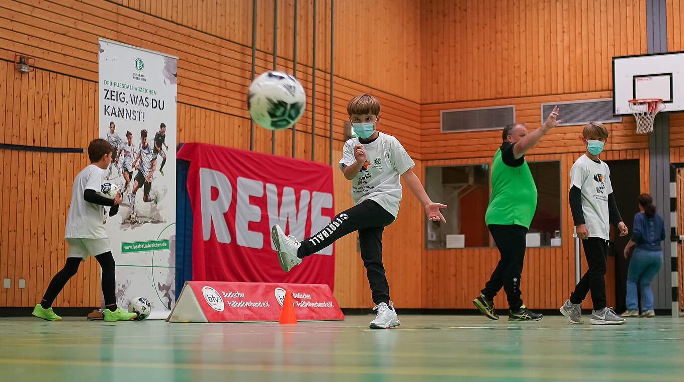 Mit Talent Und Spaß Zum Fußball-Abzeichen :: DFB - Deutscher Fußball ...