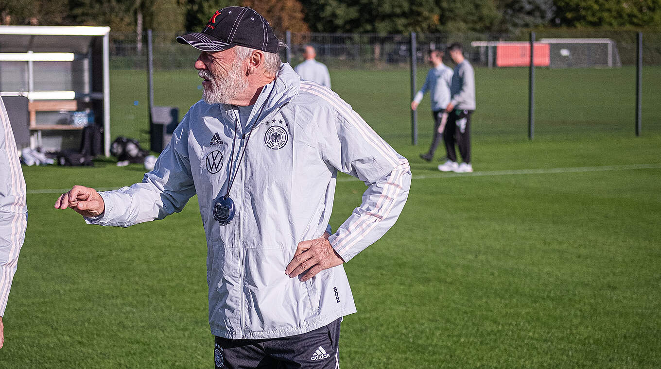 Hermann Gerland: "The lads are looking good." © Karl Evers/DFB