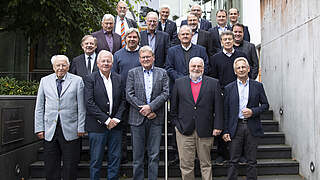 Kuratoriumssitzung der DFB-Stiftung Sepp Herberger: Gruppenfoto der Teilnehmenden © DFB