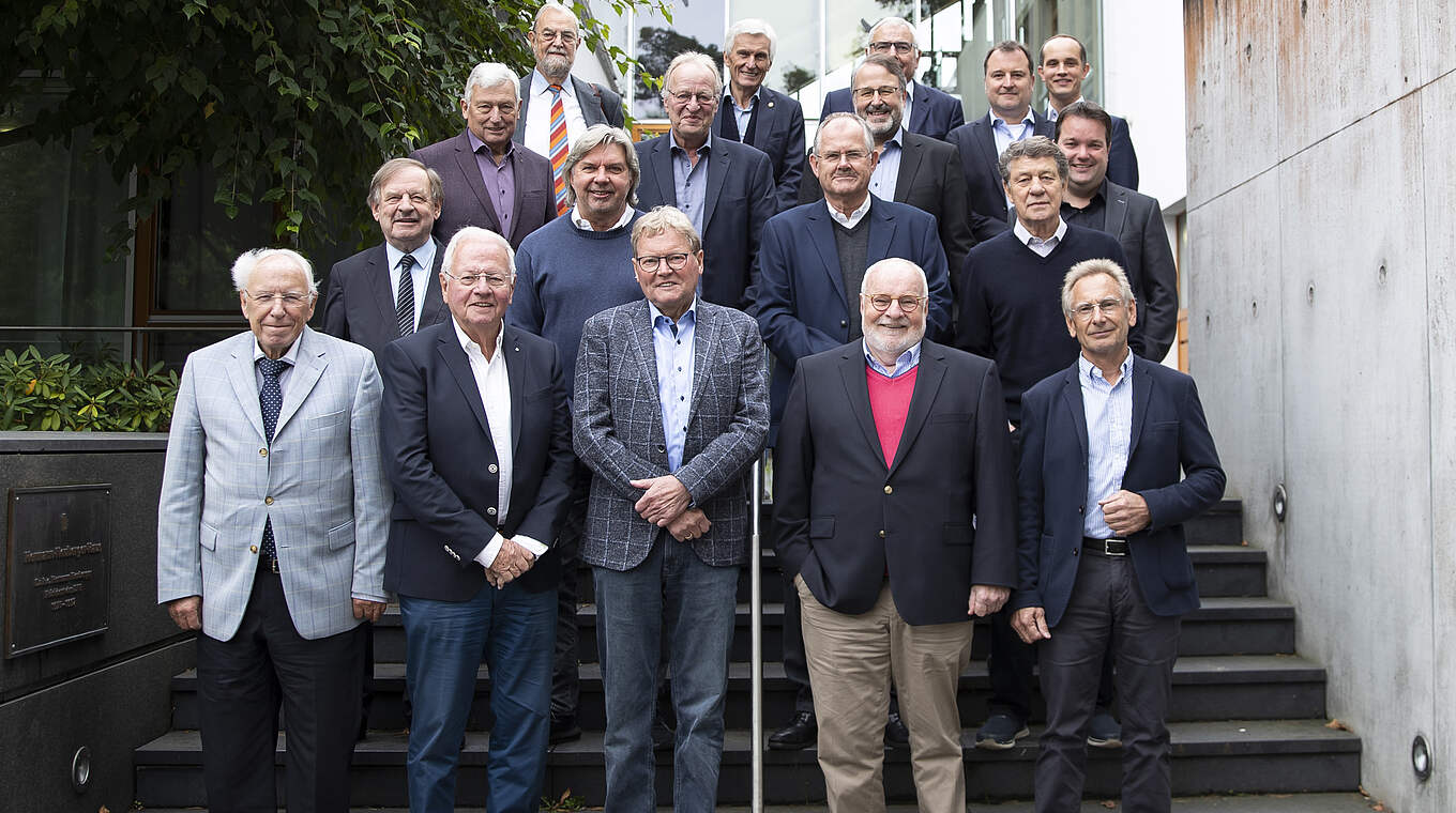 Kuratoriumssitzung der DFB-Stiftung Sepp Herberger: Gruppenfoto der Teilnehmenden © DFB