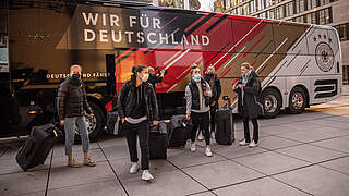 Ankunft in Düsseldorf: Dzsenifer Marozsan, Sophia Kleinherne, Merle Frohms und Laura Freigang © DFB/Maja Hitij/Getty Images