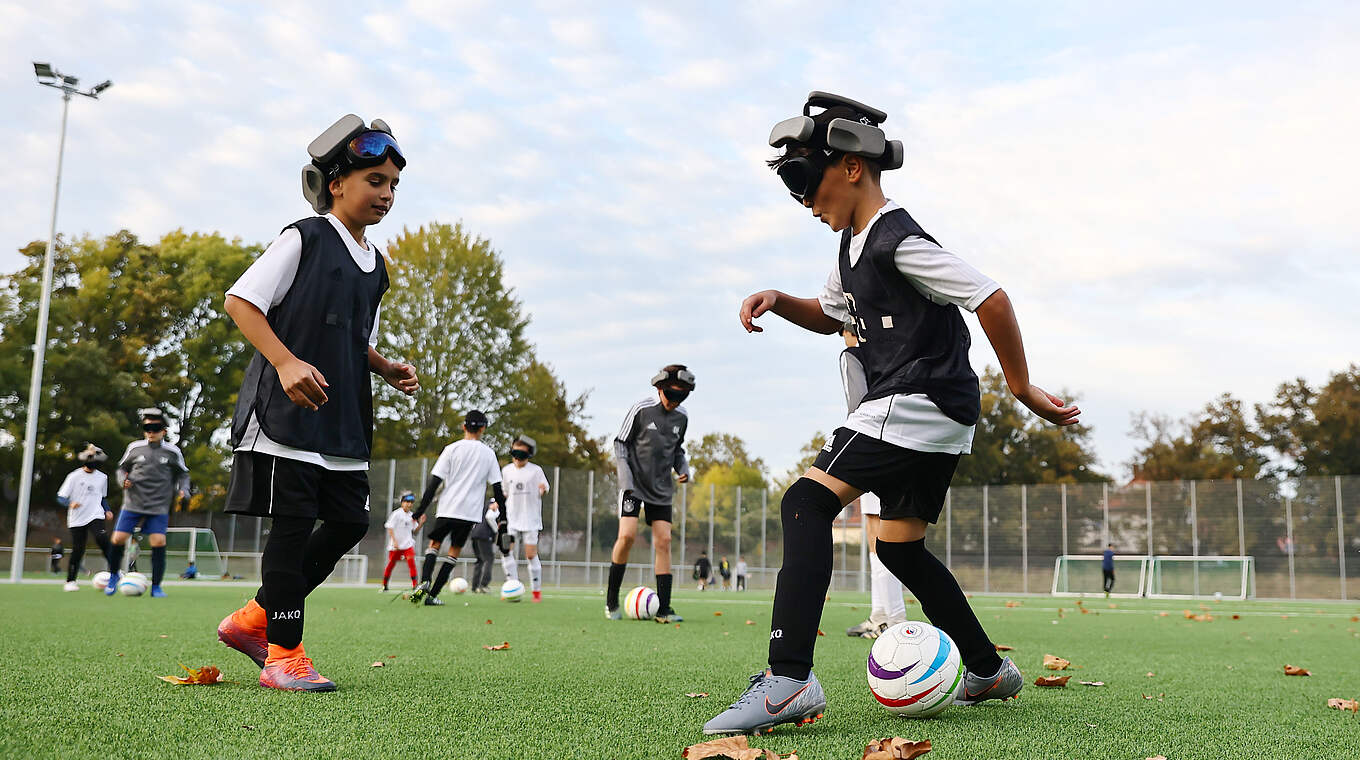 Talente am Ball: "Fußball zu spielen, ohne dass man etwas sieht, ist richtig schwer" © Getty Images