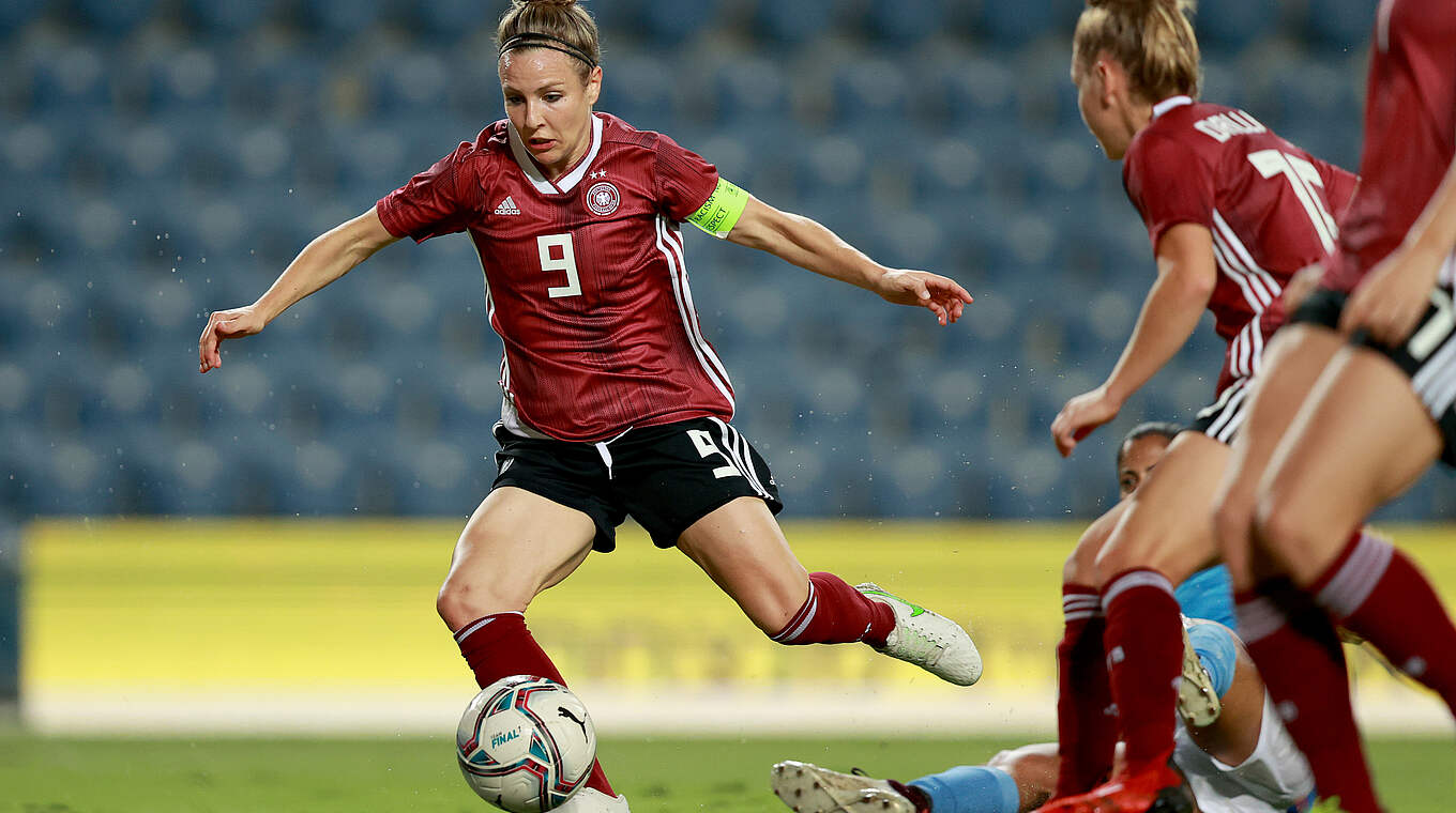 Siegtorschützin: Svenja Huth (l.) ist "Spielerin des Spiels" © Getty Images/DFB/Maja Hitij