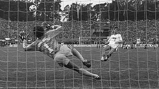 Verschießt Elfmeter gegen künftigen Verein: Gladbachs Matthäus im Pokalfinale 1984 © imago