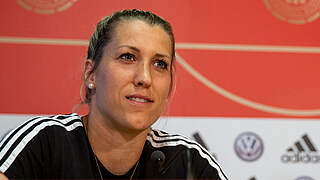 Zieht die Loskugeln für das Viertelfinale: die frühere Nationalspielerin Verena Schweers © Getty Images