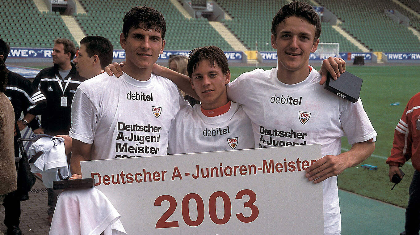Schießt Stuttgart 2003 gegen Bayer 04 zur Meisterschaft: Mario Gomez (l.) © imago