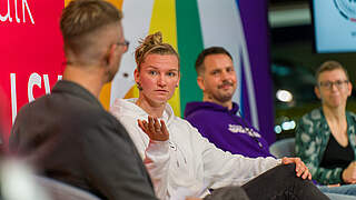 Herzensangelegenheit: Alexandra Popp setzt sich intensiv für Diversität und Toleranz ein © Volkswagen/detlev wecke photodesign