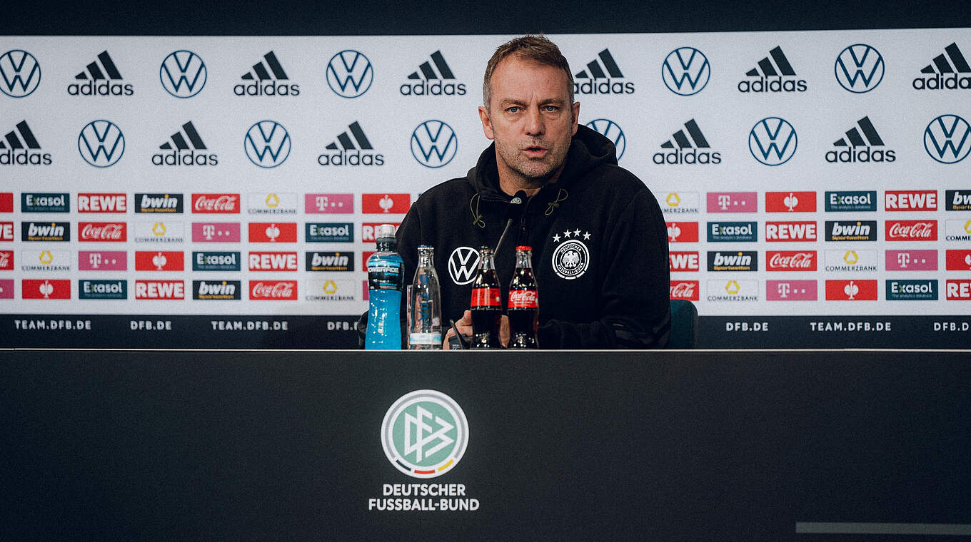 Hansi Flick: "We try to put a side on the pitch that will play as a team" © Philipp Reinhard