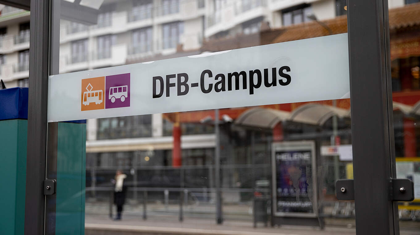 Aus "Rennbahnstraße" wird "DFB-Campus": Haltestelle in Frankfurt am Main umbenannt © Cindy Rangelow/DFB