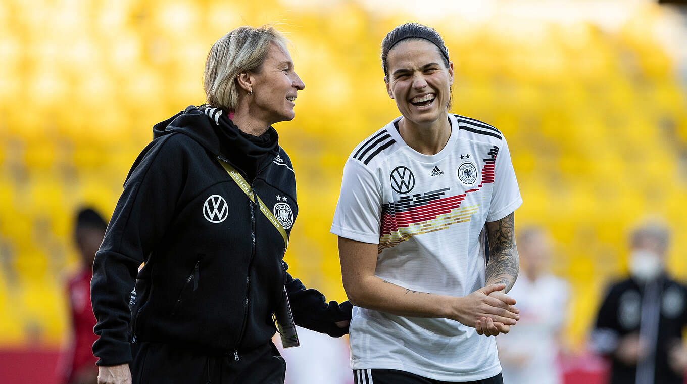 Voss-Tecklenburg (l.): "So gut, attraktiv und erfolgreich wie möglich spielen" © DFB/Maja Hitij/Getty Images