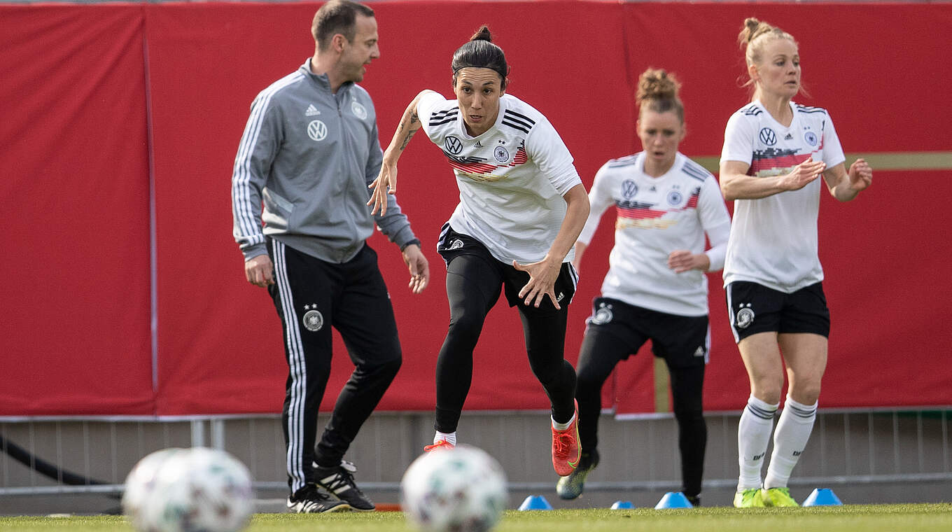 Die EM 2022 in England als Ziel: Sara Doorsoun (v.) wechselt zu Eintracht Frankfurt © DFB/Maja Hitij/Getty Images
