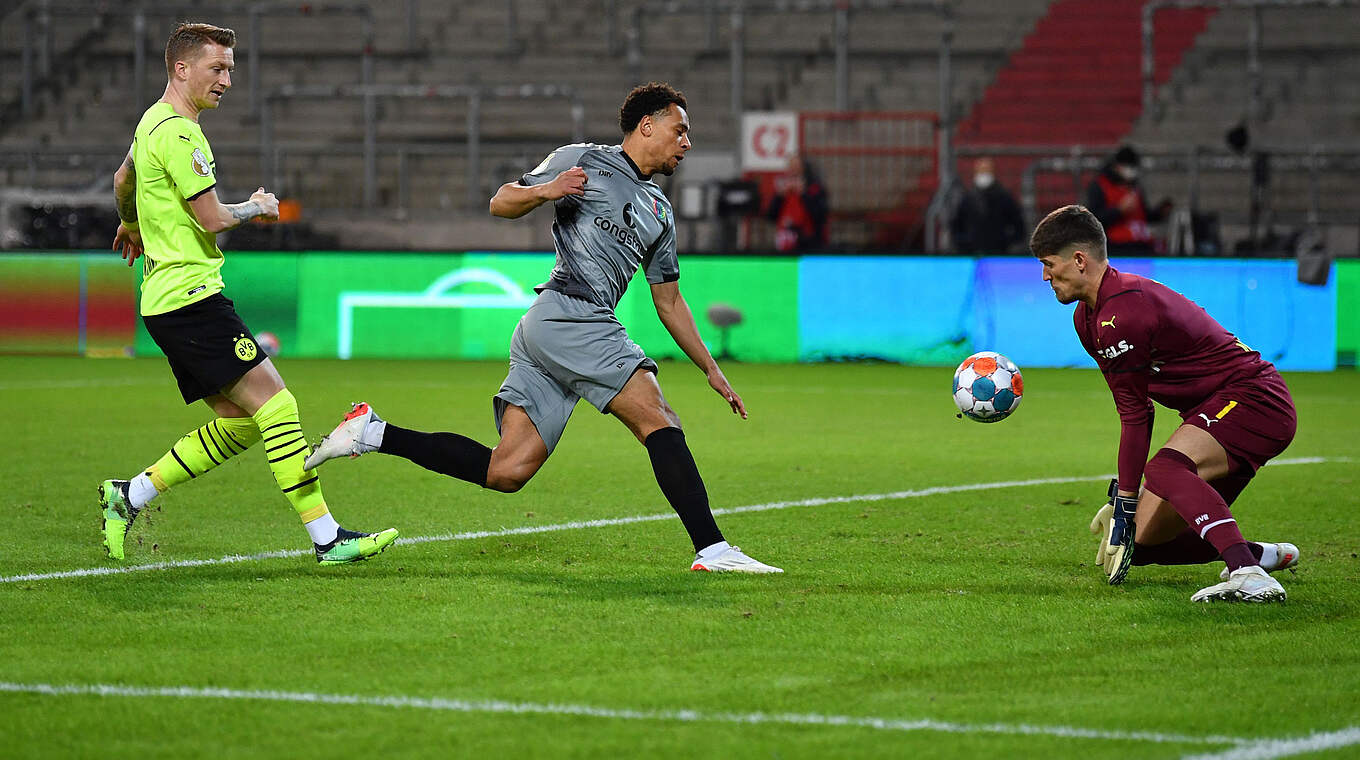 Legt den Grundstein zum St. Pauli-Sieg: Etienne Amenyido (M.) trifft zum 1:0 © Getty Images