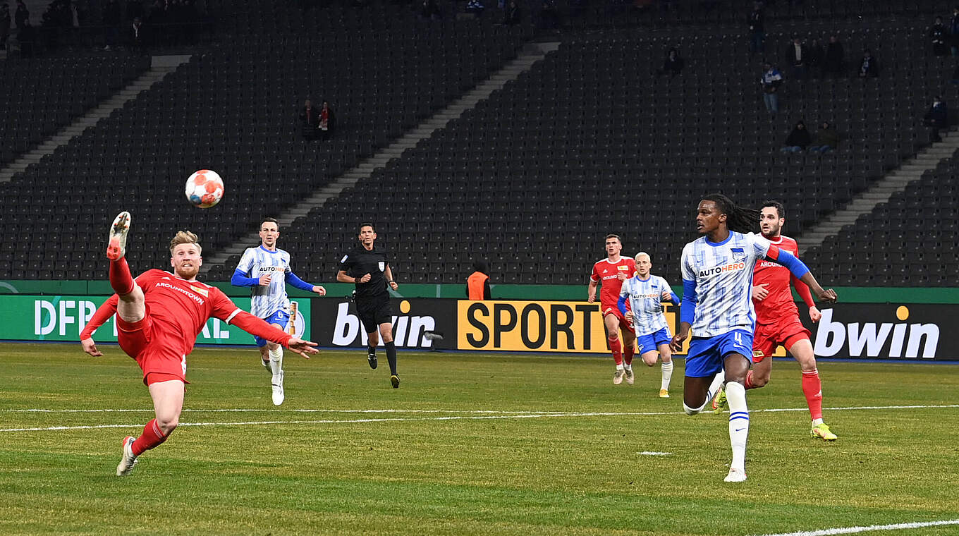Andreas Voglsammer netted a spectacular volley to open the scoring in the Berlin Derby. © imago