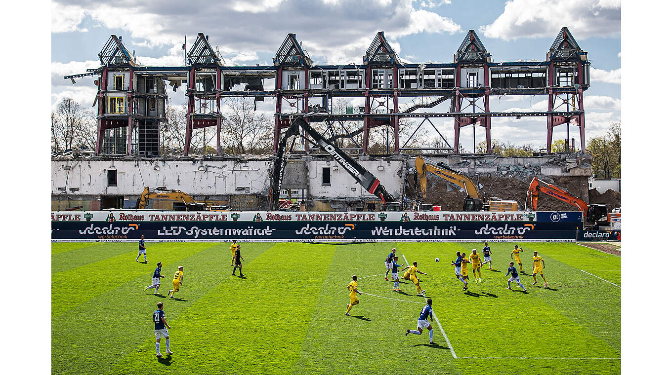 Platz 3 in Kategorie Fußball: Baustellenromantik © Schulze