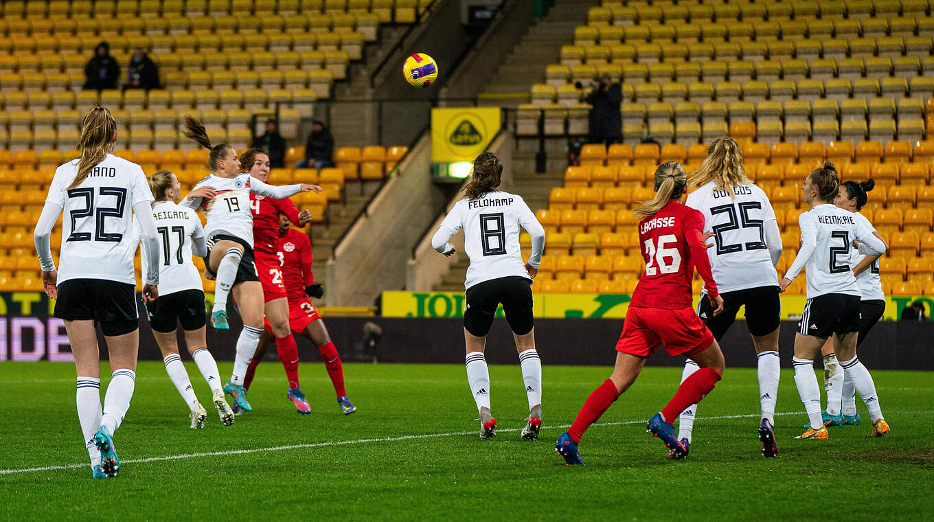 Vanessa Gilles heads in the only goal of the game. © imago