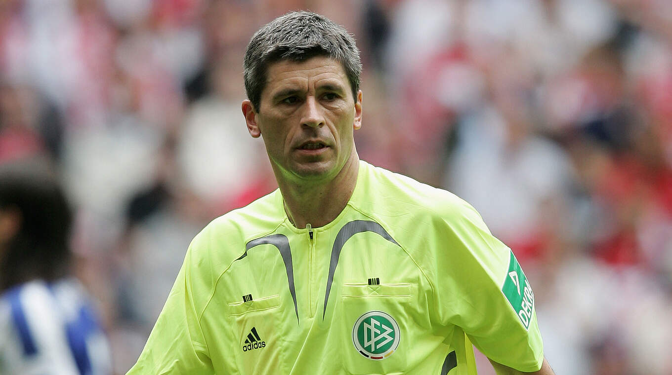 Stolze siebenmal "DFB-Schiedsrichter des Jahres": Markus Merk © 2008 Getty Images