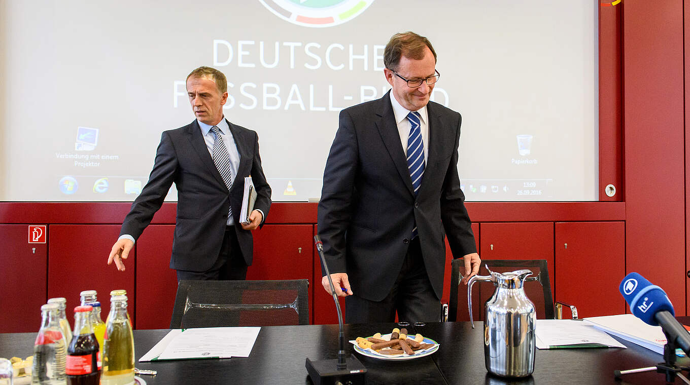 Nachfolger und Vorgänger: Stephan Oberholz und Hans E. Lorenz (v.l.) © Getty Images