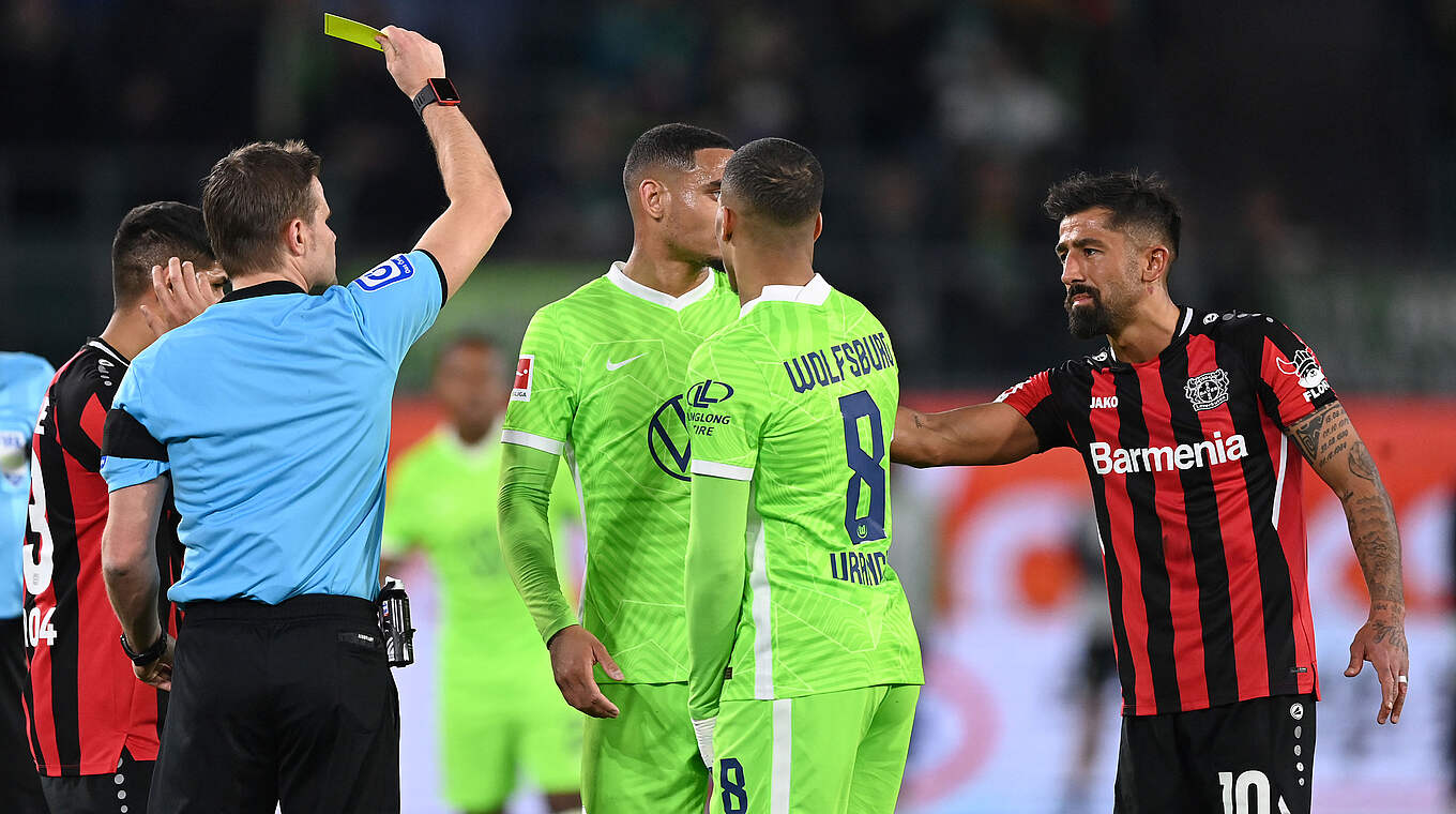 Muss nach seiner Äußerung über Schiedsrichter Felix Brych zahlen: Kerem Demirbay (r.) © Getty Images