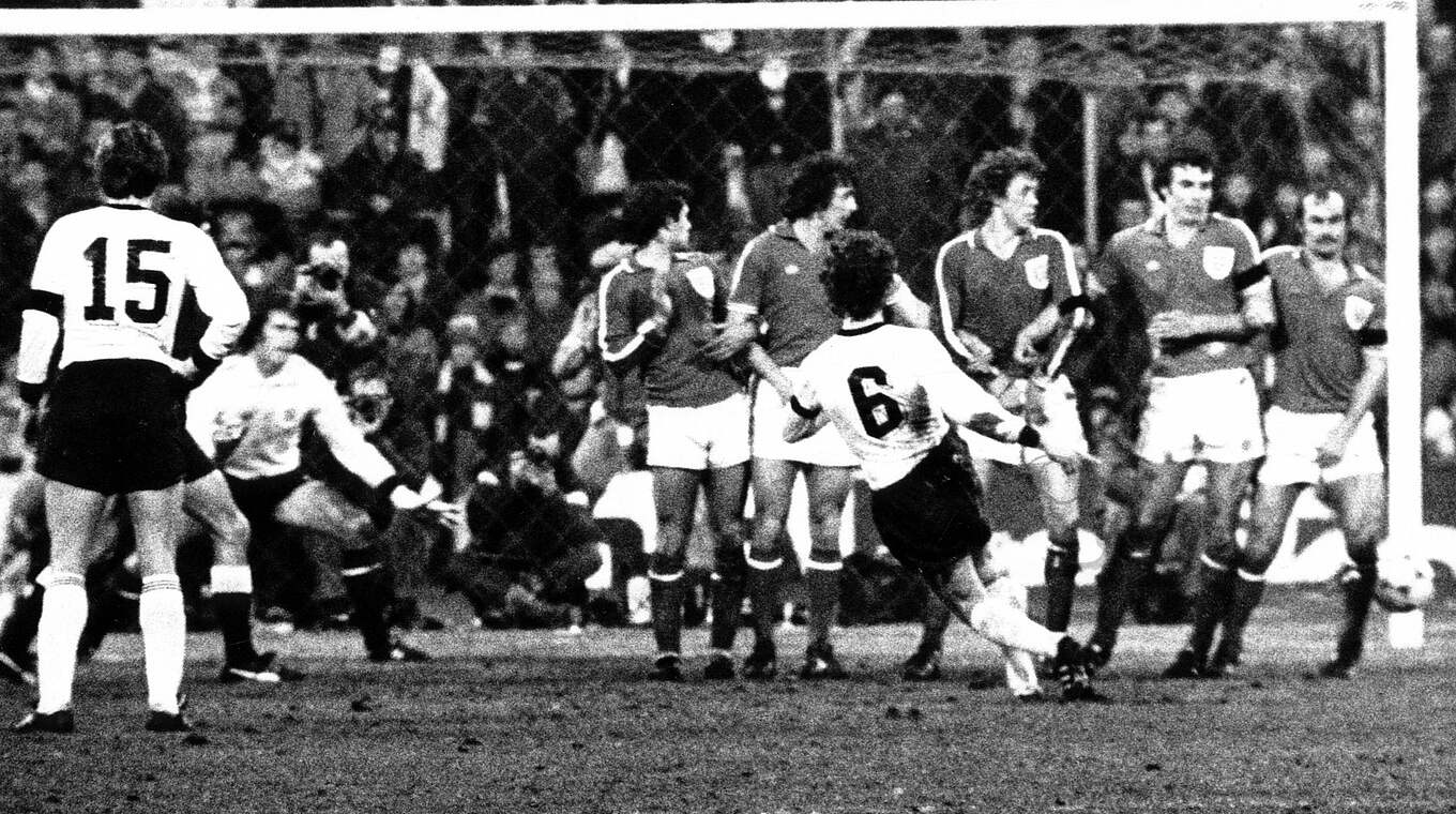 Bonhof über sein Traumtor gegen England 1978: "Schneller schießen als Wyatt Earp" © imago