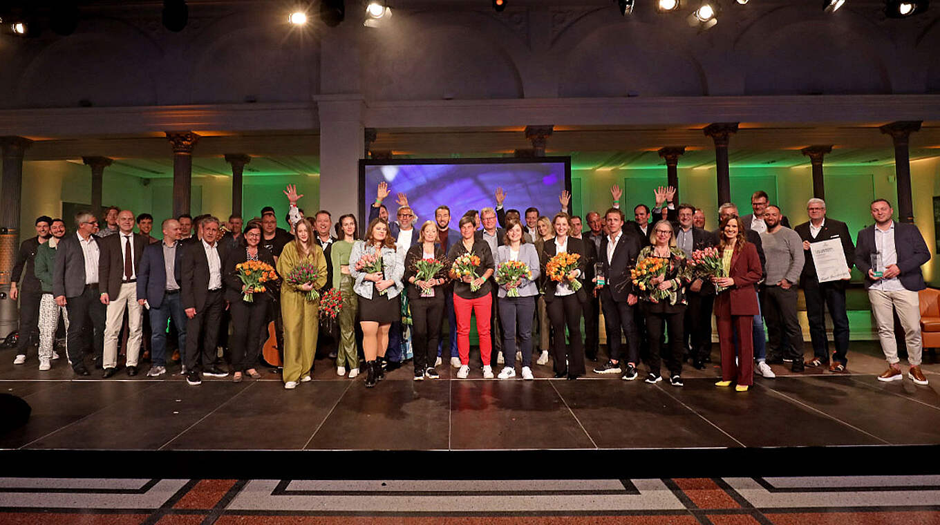 Ein Abend fürs Ehrenamt: die Preisträger der Sepp-Herberger-Awards in Berlin © Carsten Kobow