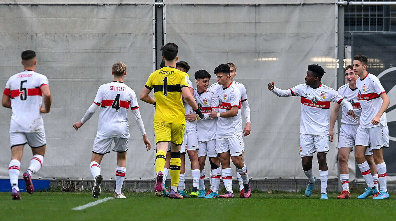 Steht dicht vor dem Staffelsieg in der B-Junioren Bundesliga: der VfB Stuttgart © IMAGO / foto2press